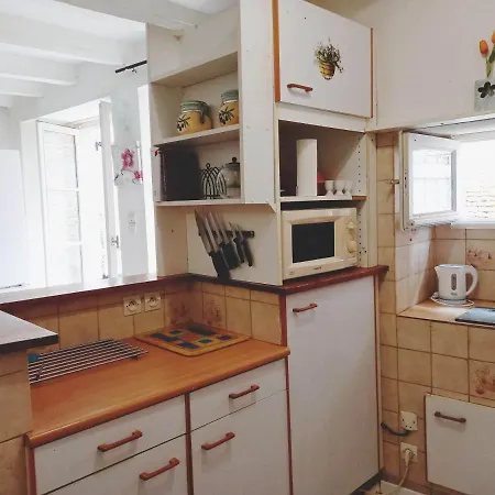 Gencay, Le Maison Blanche بيت للعطل