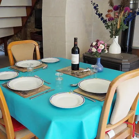 بيت للعطل Gencay, Le Maison Blanche *