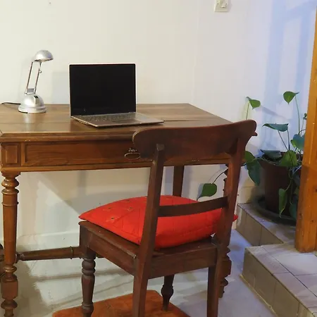 Gencay, Le Maison Blanche بيت للعطل Gençay